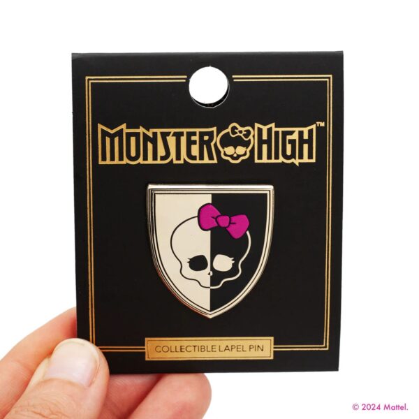 Skullette Shield Pin